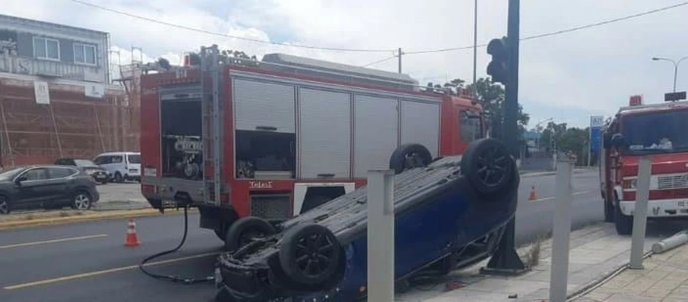 Πατρών - Κορίνθου: Eκτροπή οχήματος στο ύψος της Κανελλοπούλου